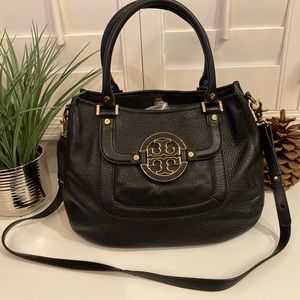 Tory Burch Amanda pebbled leather tote/crossbody handbag. Clean/Gently used.